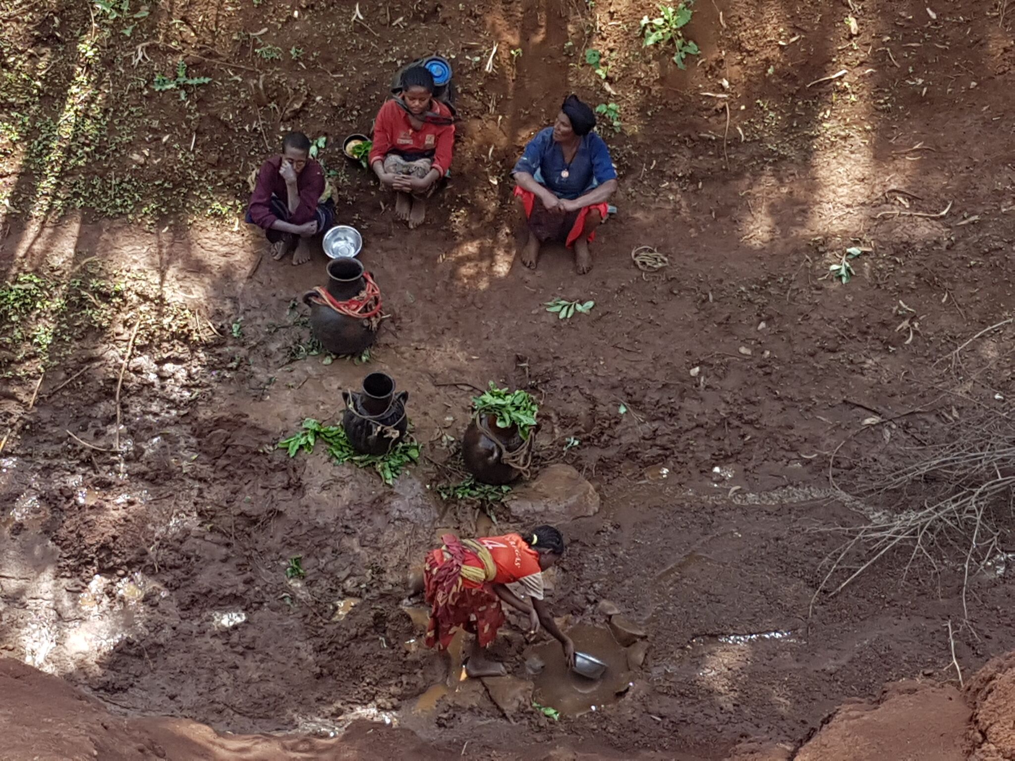 ET_A_KD_2016_06_Landscape Degradation_Community Members In Gully_©WeForest_preview